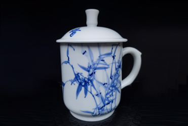 釉下粉彩艺术工作茶杯，作品编号：303