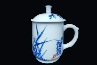 釉下粉彩艺术工作茶杯，作品编号：301